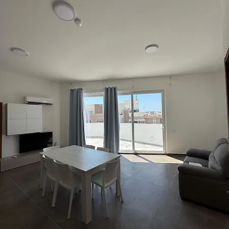 Lejlighed Cozy 1-bedroom Penthouse - By Hostmt