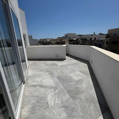 Cozy 1-bedroom Penthouse - By Hostmt *