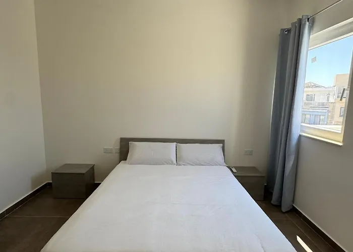 Lägenhet Cozy 1-bedroom Penthouse - By Hostmt *