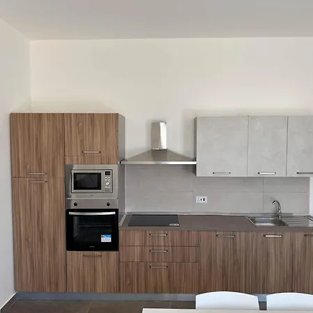 Cozy 1-bedroom Penthouse - By Hostmt דירה *