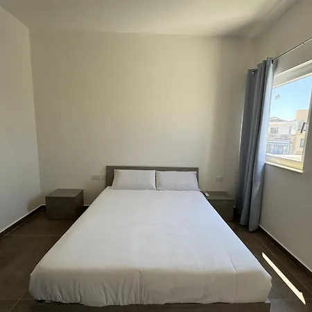 דירה Cozy 1-bedroom Penthouse - By Hostmt *