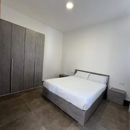Penthouse Bliss Stylish 1b