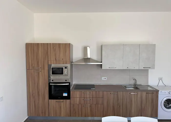 Cozy 1-bedroom Penthouse - By Hostmt Διαμέρισμα *