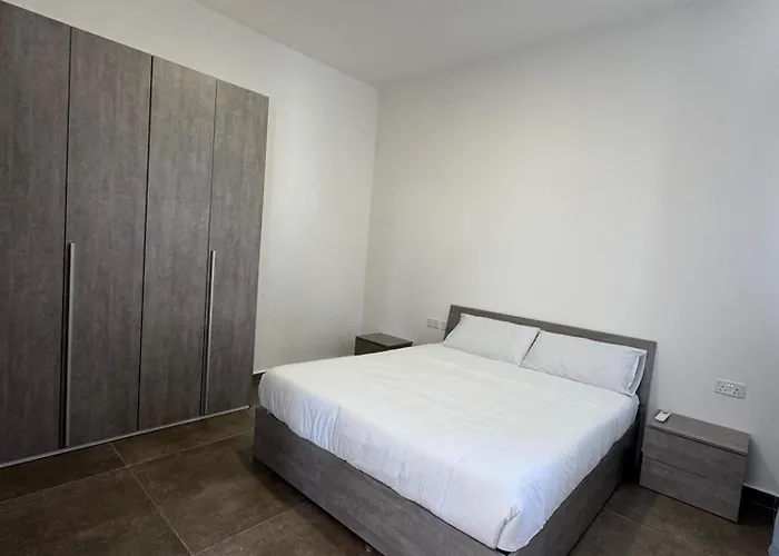 Cozy 1-bedroom Penthouse - By Hostmt