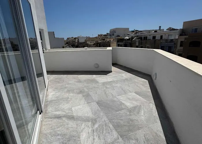 Cozy 1-bedroom Penthouse - By Hostmt *